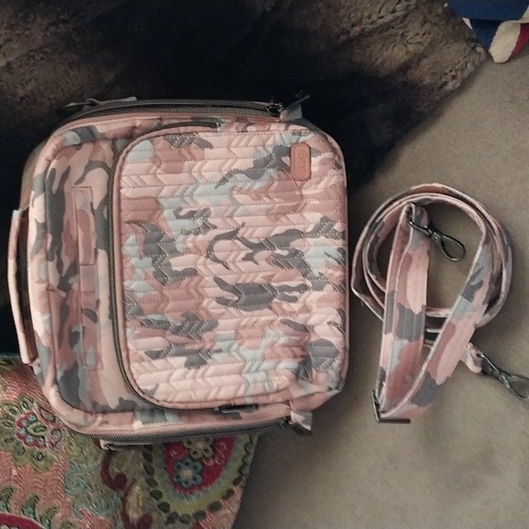 lug Handbags - Lug Ranger convertible bag w/handle and optional shoulder strap approx 48"
